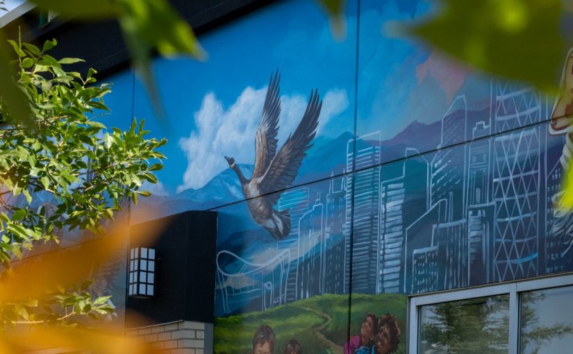 Propriétés de Choix dévoile une peinture murale communautaire au Creekside Shopping Centre, à Calgary
